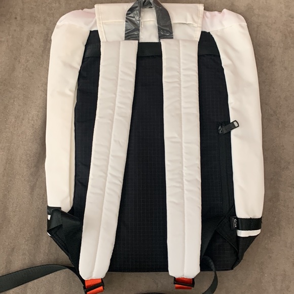 Valor Backpack DOUGHNUT - Picture 9 of 9